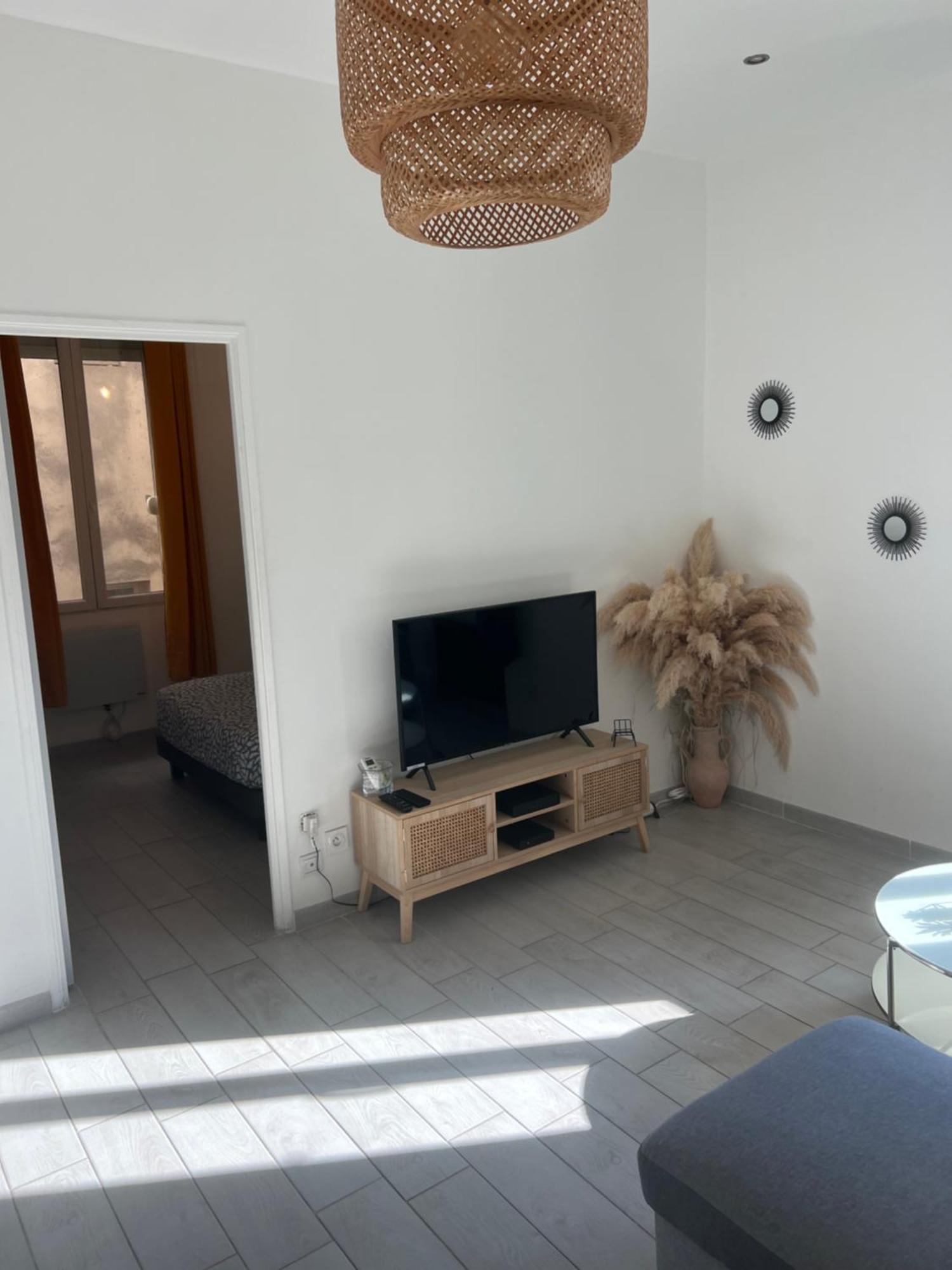 Apartment Grand T2 Climatise A 5 Min De La Gare St-charles - Vieux Port