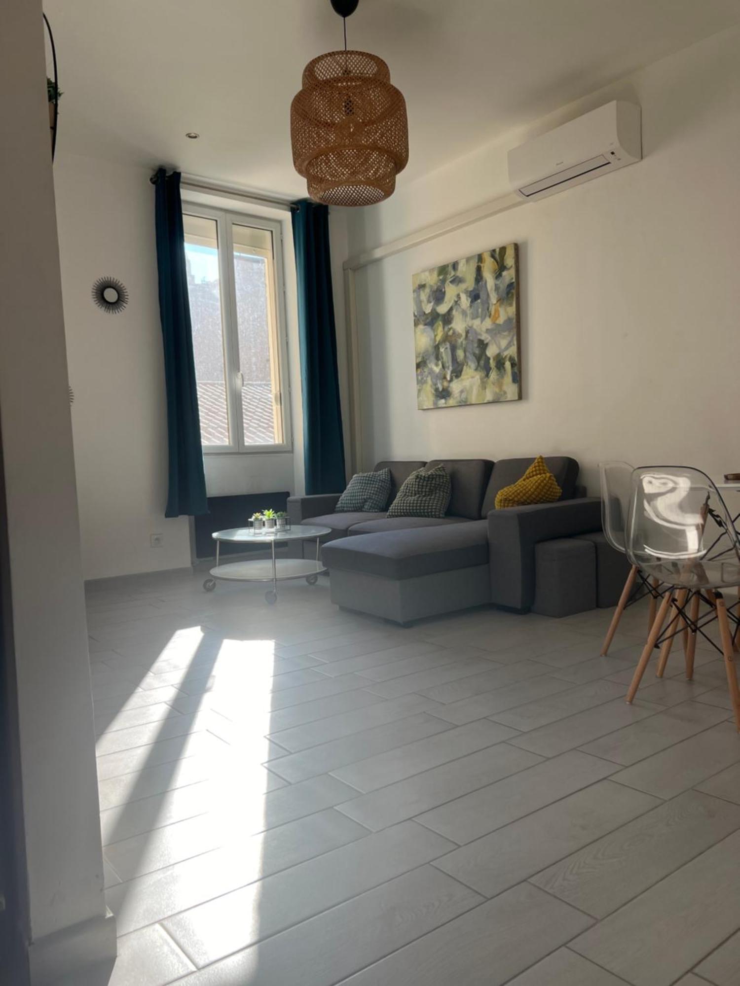 Appartement Grand T2 Climatise A 5 Min De La Gare St-charles - Vieux Port *